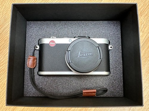 Leica digital camera - x2,