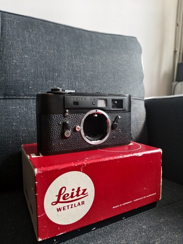 Leica black chrome lug - m5, 2-lug