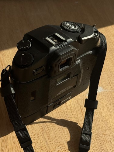 Leica black slr camera - leica, r8