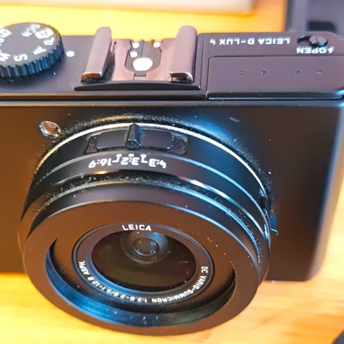 Leica lux compact camera - d-lux,